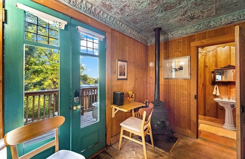 Julian House | Historic Julian Studio w/Firepit & Balcony