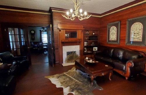 Mars Hill House | Historic Lodge and Event Center with 12 bedrooms on 14 acres