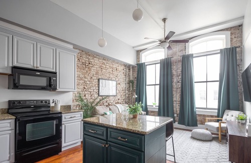 Yamacraw Village Condo | Historic loft in the shopping center of downtown Savannah
