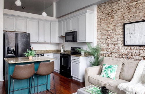 Yamacraw Village Condo | Historic loft in the shopping center of downtown Savannah