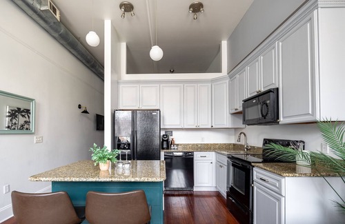 Yamacraw Village Condo | Historic loft in the shopping center of downtown Savannah
