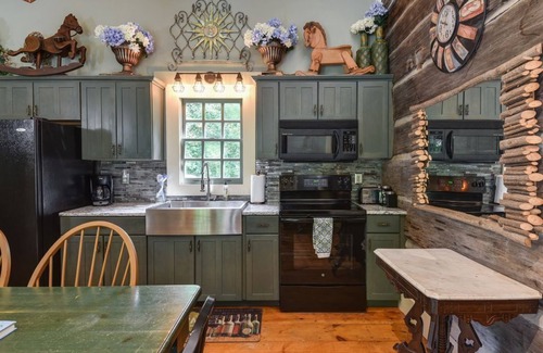 Maggie Valley Cabin | Historic Log Cabin, Yard, Firepit, Fireplace, WIFI , Private