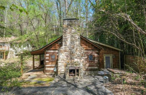 Gatlinburg House | Historic log cabin in the heart of Gatlinburg! Hot tub and pet friendly!