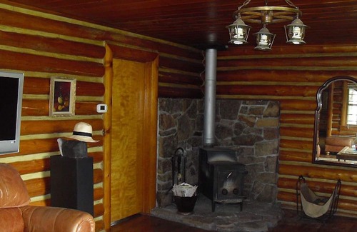 Ennis House | Historic Log Home in the Heart of Ennis