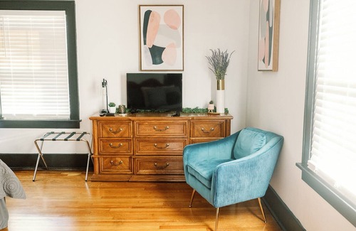 Somerset Apartment | Historic Luxury in Downtown Somerset - Suite A