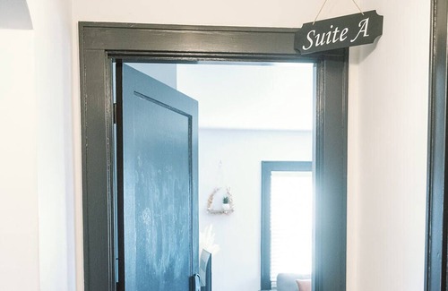 Somerset Apartment | Historic Luxury in Downtown Somerset - Suite A