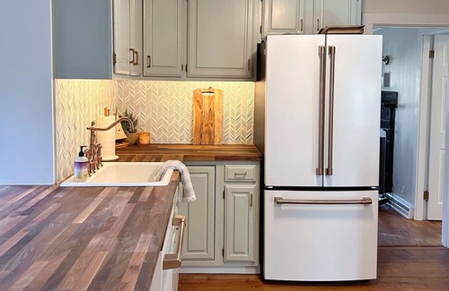 West Brewster House | HISTORIC LUXURY! PET OK! 1 mile to beach! Patio-firepit-2KingSuites