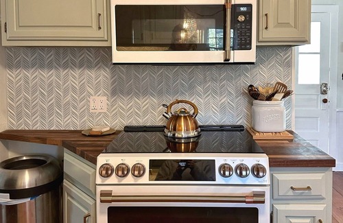 West Brewster House | HISTORIC LUXURY! PET OK! 1 mile to beach! Patio-firepit-2KingSuites