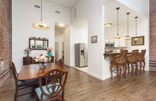 Warrington House | Historic Mahogany Mill Kiln Town Home with Boat Slip - Bayou Chico