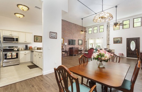 Warrington House | Historic Mahogany Mill Kiln Town Home with Boat Slip - Bayou Chico
