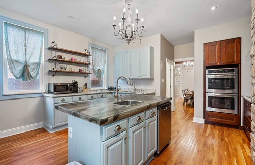 Manchester House | Historic Manchester Charming Victorian Townhouse Sleeps 11