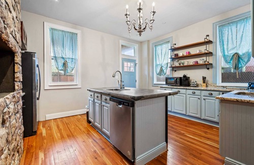 Manchester House | Historic Manchester Charming Victorian Townhouse Sleeps 11