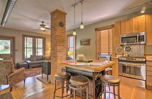 Manitou Springs Cottage | Historic Manitou Springs Victorian: Walk Downtown!
