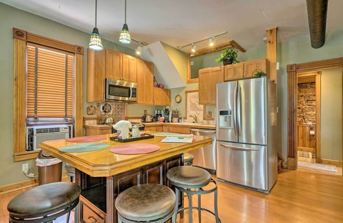 Manitou Springs Cottage | Historic Manitou Springs Victorian: Walk Downtown!