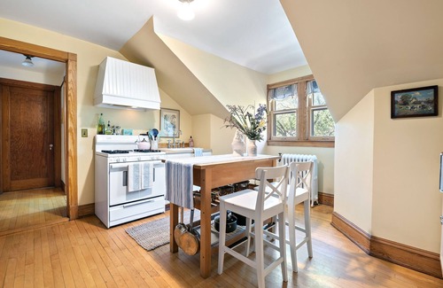South Evanston House | Historic Manor House Private Guest Suite Evanston