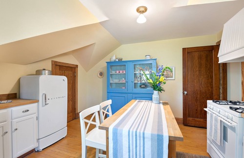 South Evanston House | Historic Manor House Private Guest Suite Evanston