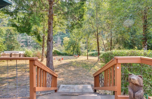 Mapleton Cottage | Historic Mapleton Cottage w/River Views & Hot Tub