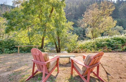 Mapleton Cottage | Historic Mapleton Cottage w/River Views & Hot Tub