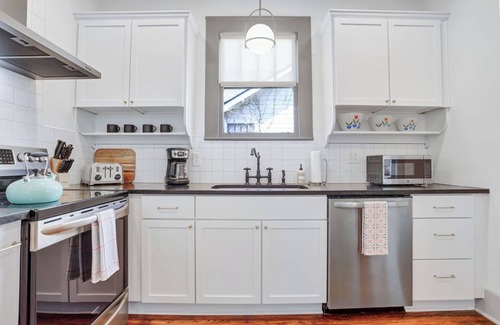 Live Oak House | Historic-Modern 2bdrm Bungalow by Daffin Park & Savannah Bananas