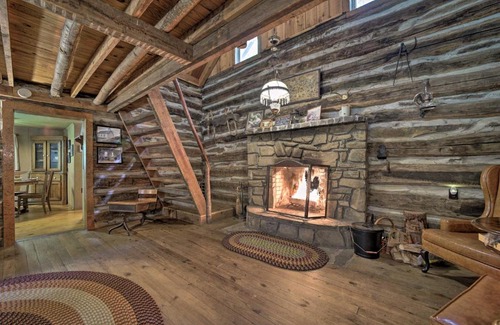 Bryson City House | Historic Mountain Cabin Grill and Hiking Trail!