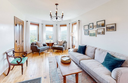 Cavendish House | Historic mountain-view farmhouse with lovingly restored interior - dog-friendly