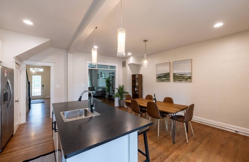 Petworth House | Historic NW DC Rowhome + Hot Tub 5 bed/3.5 bath