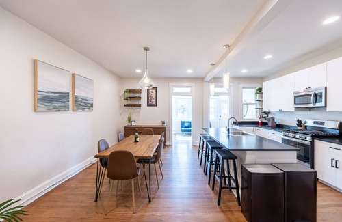 Petworth House | Historic NW DC Rowhome + Hot Tub 5 bed/3.5 bath