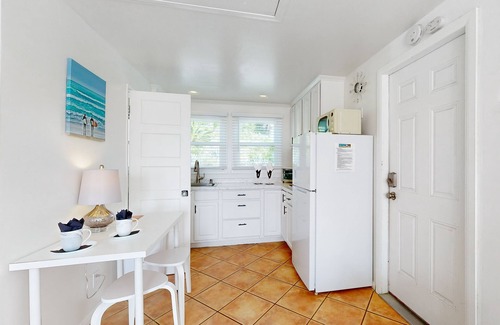 Townsite Cottage | Historic oceanfront studio with direct beach access, alfresco dining, & smart TV