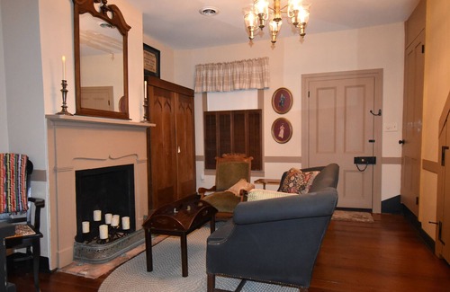 Petersburg House | Historic "Old Towne" Petersburg