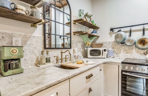 South Pensacola House | Historic P'cola Bungalow! King Bed. Free Parking
