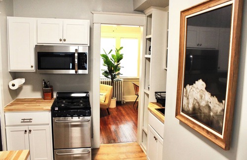 Front Park Apartment | Historic Private Buffalo Retreat Near Downtown!