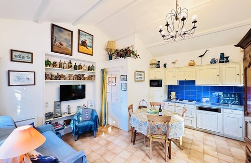 La Barre-de-Monts House | Historic property La Joséphine 1828, Walled Gardens, Wifi, Pets allowed