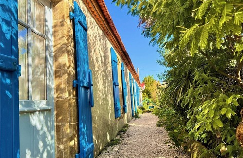 La Barre-de-Monts House | Historic property La Joséphine 1828, Walled Gardens, Wifi, Pets allowed