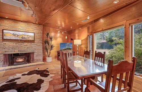 Flagstaff House | Historic Ranch house AC on forest acres in town