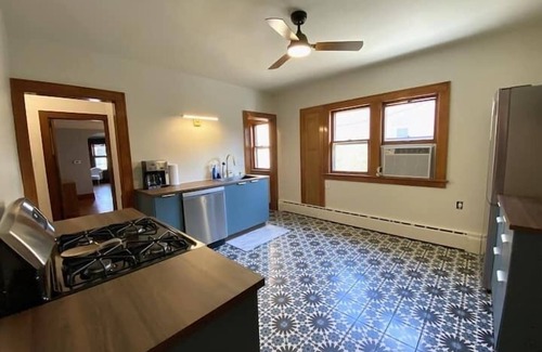 Wauwatosa Apartment | Historic Renovated 3Br in Wonderful Neighborhood