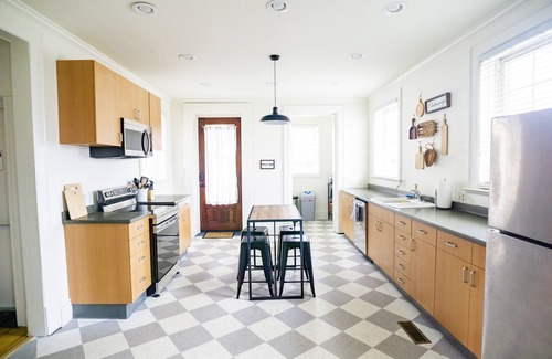Chattanooga House | Historic Restoration, Central location, Pet & Family Friendly, No Pet Fee!