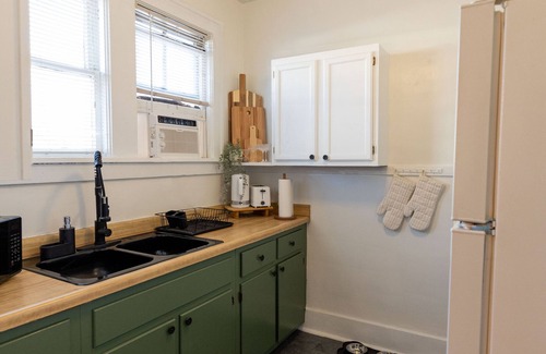 Midtown House | Historic Revival King Bed Midtown Memphis 68