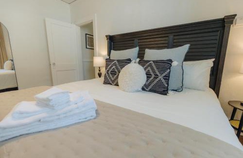 Midtown House | Historic Revival King Bed Midtown Memphis 70 Fast WiFi Free Parking Yes Pets