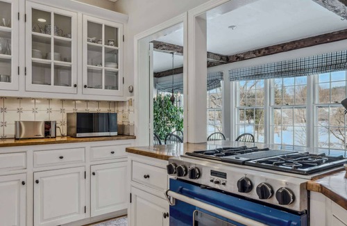 Woodstock House | Historic Riverside Retreat in Woodstock Village