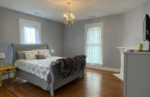 Shelbyville House | Historic Shelbyville, perfect location to enjoy Derby or the Bourbon Trail