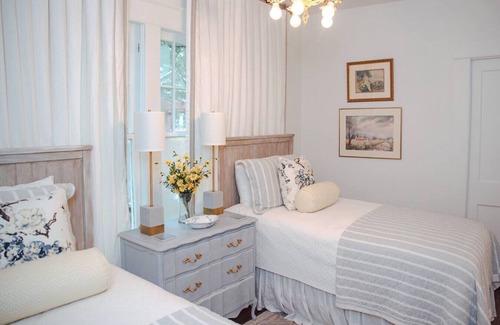 Conway House | Historic Southern Cottage close to Downtown Conway