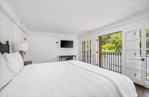 Santa Rosa Apartment | Historic Stonehouse Suite in Sonoma Wine Country!