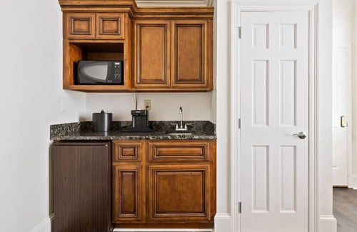 Faubourg Lafayette House | Historic Streetcar Inn