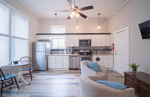 Marietta Apartment | Historic Studio Apartment by Marietta Square!