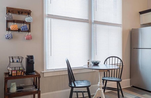 Marietta Apartment | Historic Studio Apartment by Marietta Square!