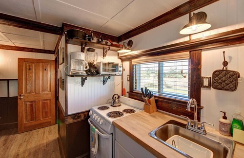 Avon Apartment | Historic suite with a private hot tub!