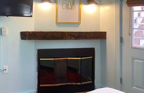Lenox Bed & Breakfast | Historic Susan B. Anthony Room - Cozy & Charming Stay