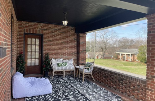 Springfield House | Historic Time Capsule in DT Springfield - 30 Mins from DT Nashville