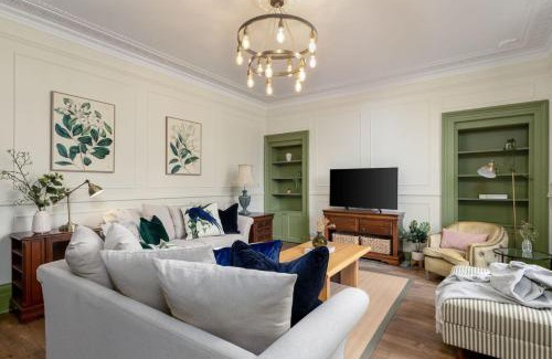 Tillicoultry House | Historic Trackside Retreat, Charming Getaway