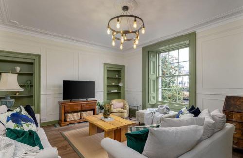 Tillicoultry House | Historic Trackside Retreat, Charming Getaway